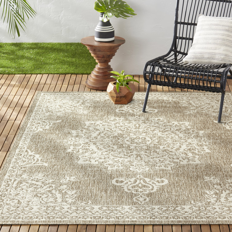 Azalea Medallion Taupe & Ivory Indoor/Outdoor Synthetic Area Rug, 5'2"x7'2"