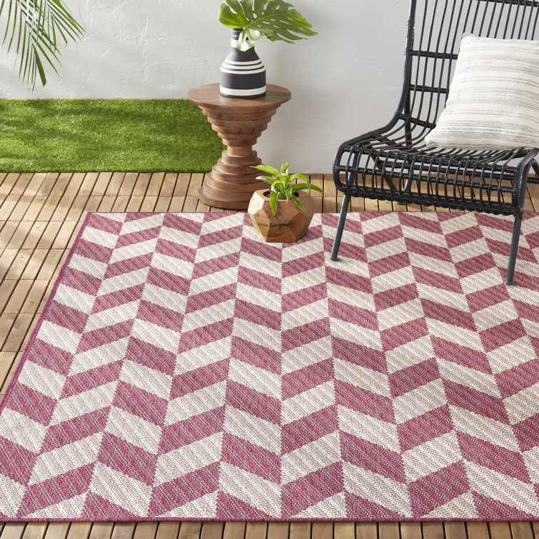 Red and Ivory Geometric 6' x 9' Reversible Indoor/Outdoor Rug