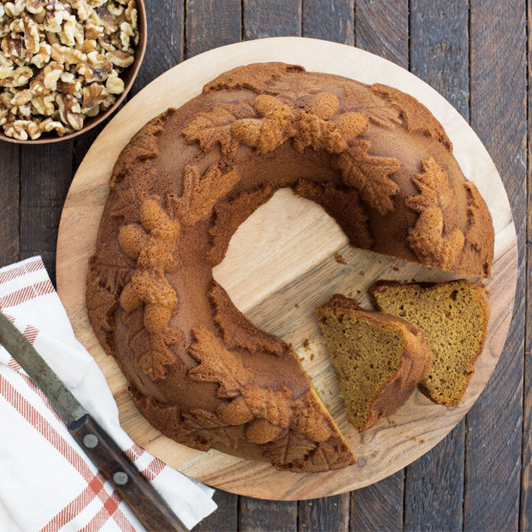 Bronze Autumn Wreath Non-Stick Aluminum Bundt Pan