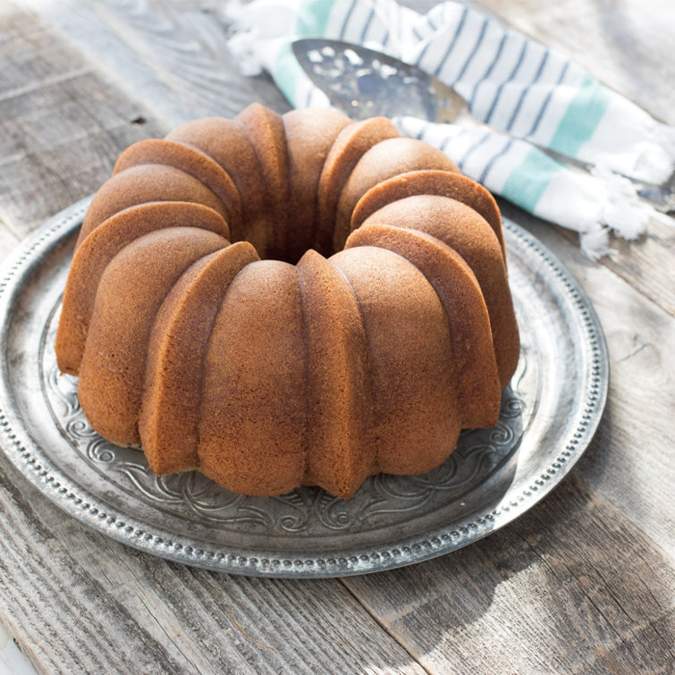 Nordic Ware Black Non-stick Aluminum Bundt Cake Pan