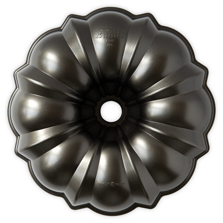 Nordic Ware Black Non-stick Aluminum Bundt Cake Pan