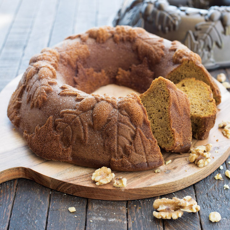 Bronze Autumn Wreath Non-Stick Aluminum Bundt Pan