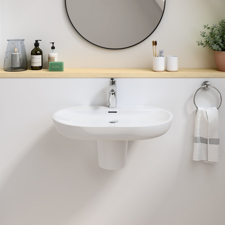 Chrome Single-Handle Bathroom Faucet with Drain Assembly
