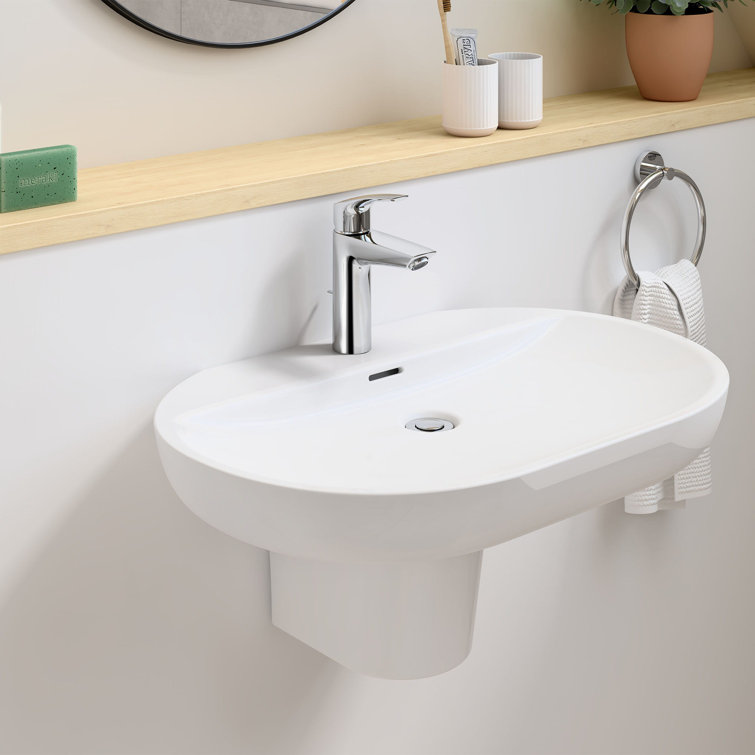 Chrome Single-Handle Bathroom Faucet with Drain Assembly