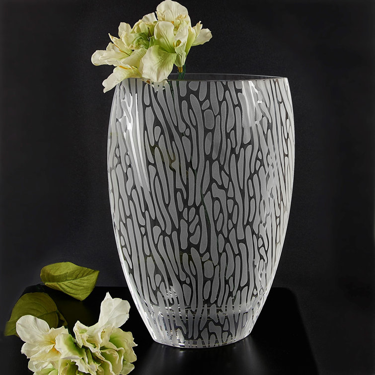 Elegant Clear Crystal Table Vase with Intricate Design