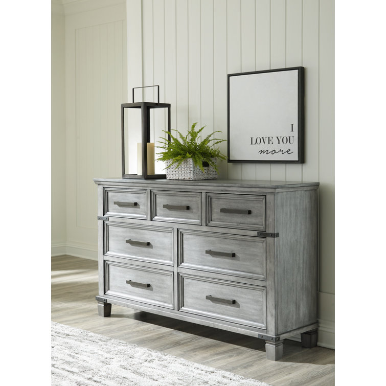 Russelyn Transitional 7-Drawer Double Dresser in Weathered Gray