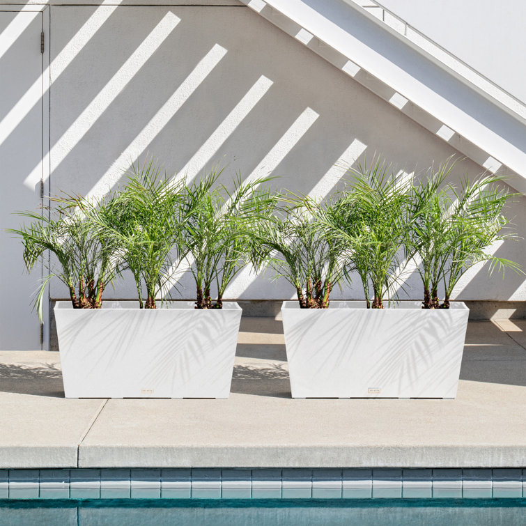 White 31" Recycled Plastic Indoor/Outdoor Planter Set