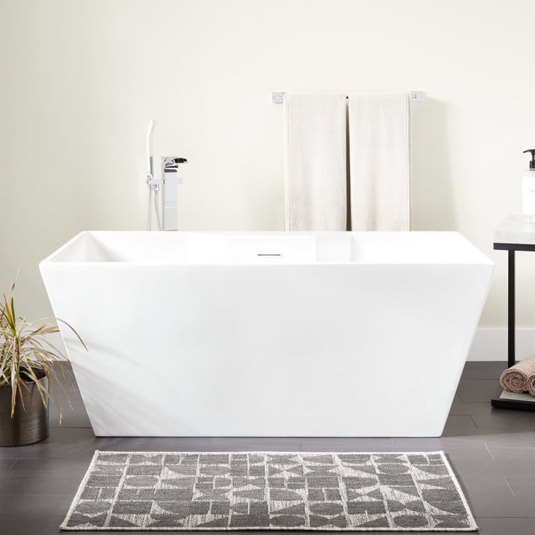 67" x 32" Freestanding Soaking Acrylic Bathtub