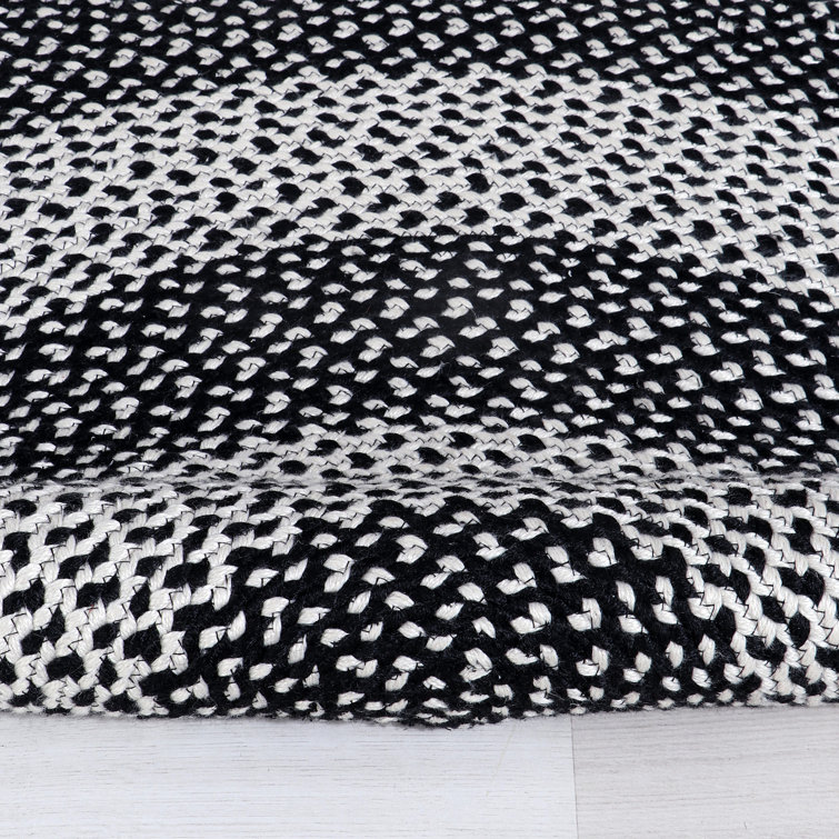 Black and White Round Geometric Braided Rug, 4' Synthetic