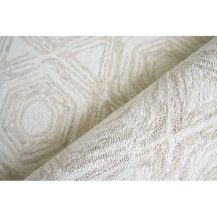 Ivory Geometric Tufted Wool and Cotton 5' x 8' Area Rug