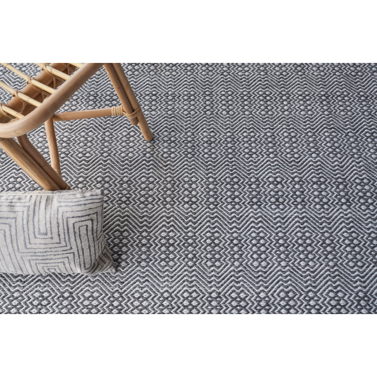 Ivory and Black Diamond Pattern Synthetic Flatweave Rug 3' x 5'