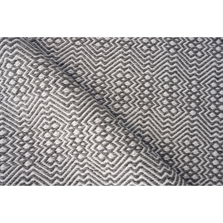 Ivory and Black Diamond Pattern Synthetic Flatweave Rug 3' x 5'