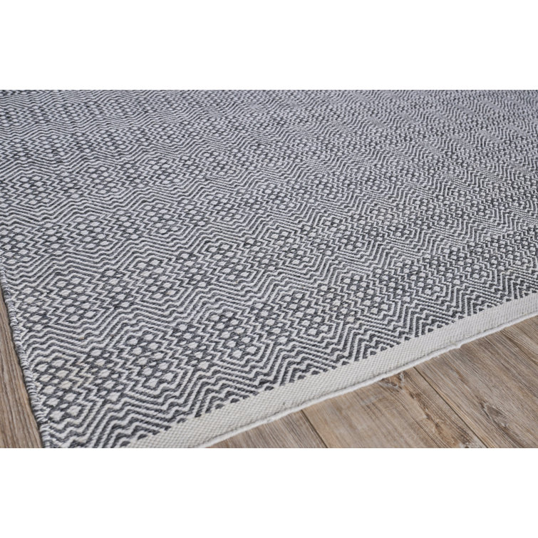 Ivory and Black Diamond Pattern Synthetic Flatweave Rug 3' x 5'