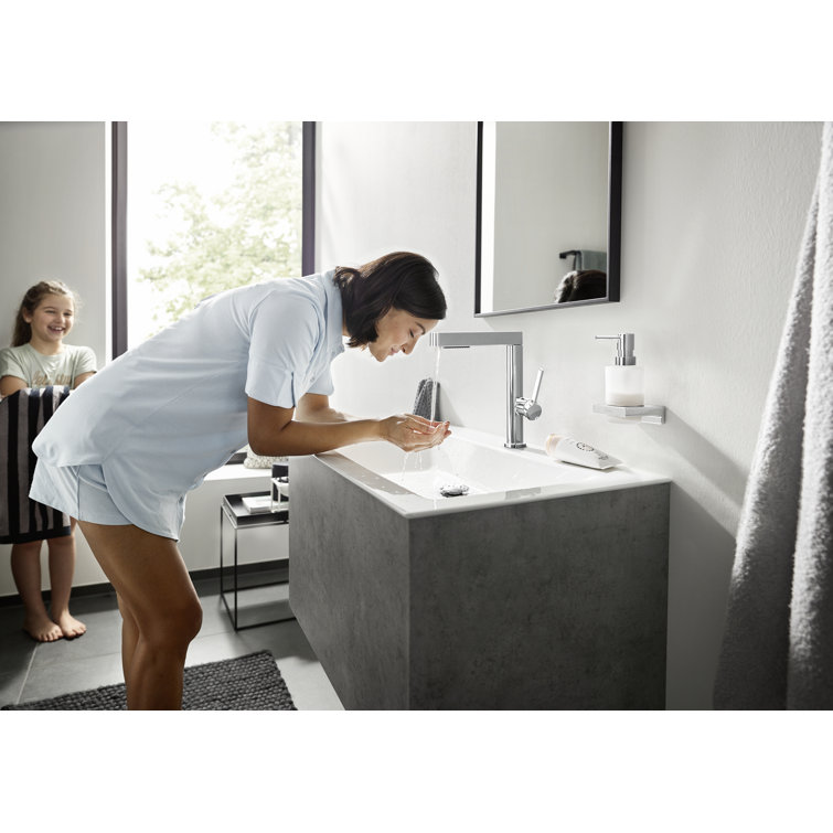 Chrome Modern Single-Hole Pull-Out Spray Bathroom Faucet