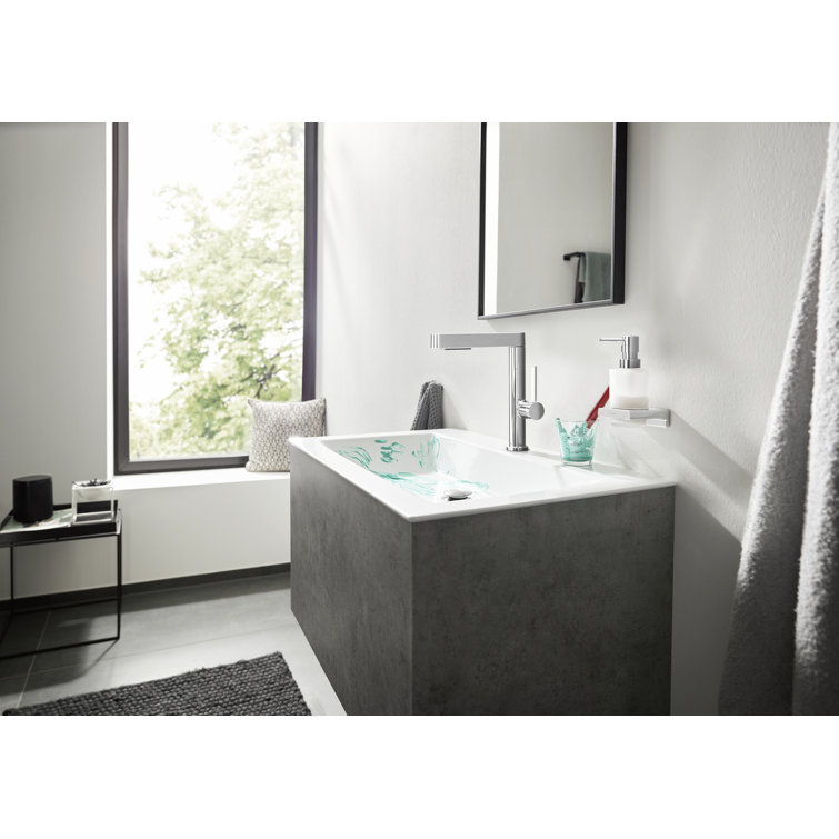 Chrome Modern Single-Hole Pull-Out Spray Bathroom Faucet