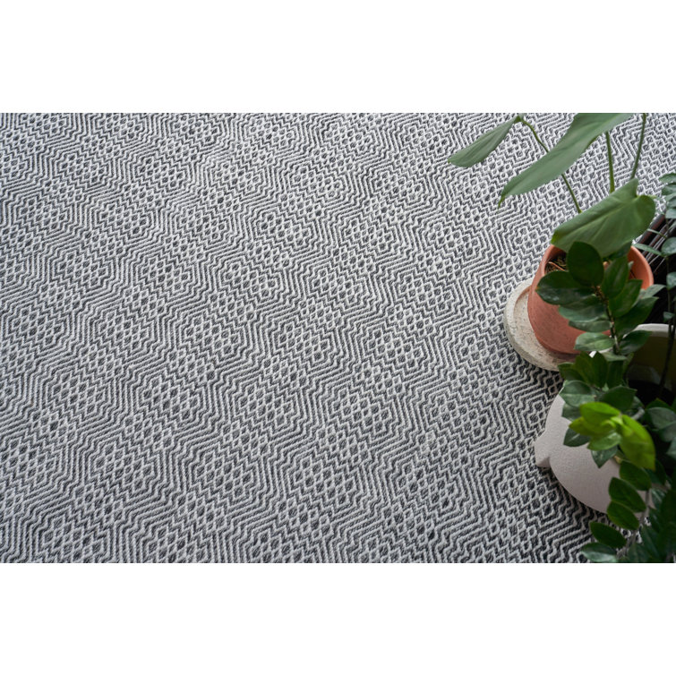 Ivory and Black Diamond Echo 8' x 10' Synthetic Area Rug