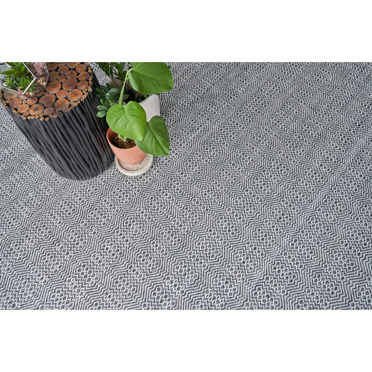 Ivory and Black Diamond Echo 8' x 10' Synthetic Area Rug