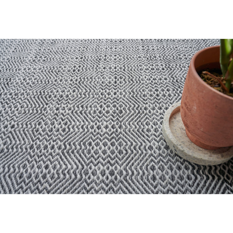 Ivory and Black Diamond Echo 8' x 10' Synthetic Area Rug