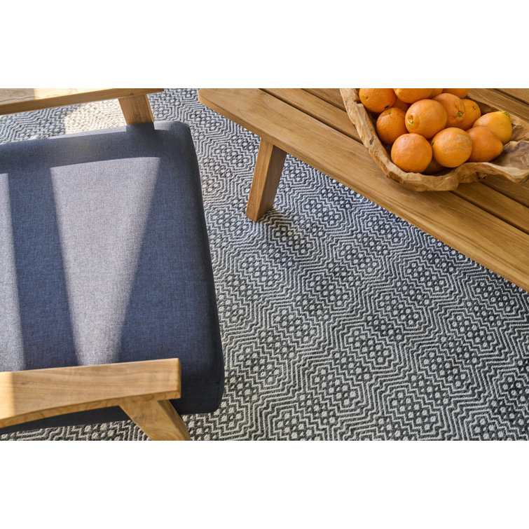 Ivory and Black Diamond Echo 8' x 10' Synthetic Area Rug