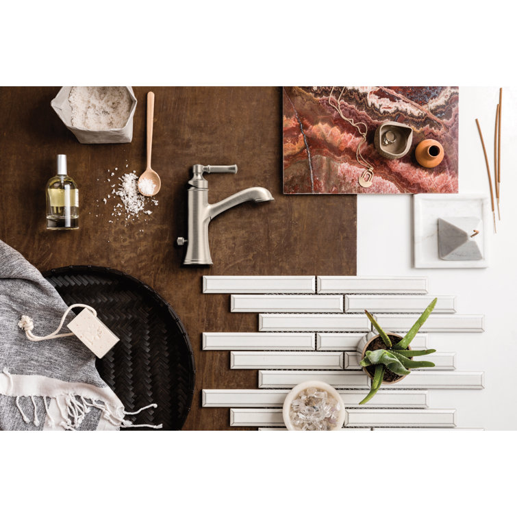 Brushed Nickel Single Handle Bathroom Sink Faucet with Deckplate