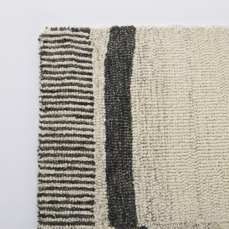 Elegant Hand-Tufted Black Wool Round 8' Rug