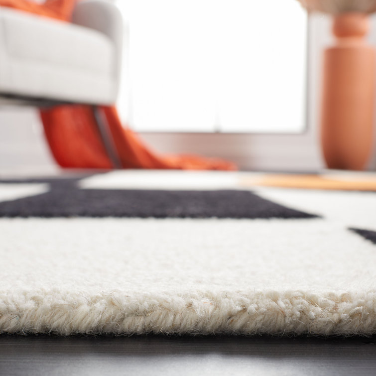 Rodeo Drive 5' x 8' Black and Rust Wool Geometric Rug