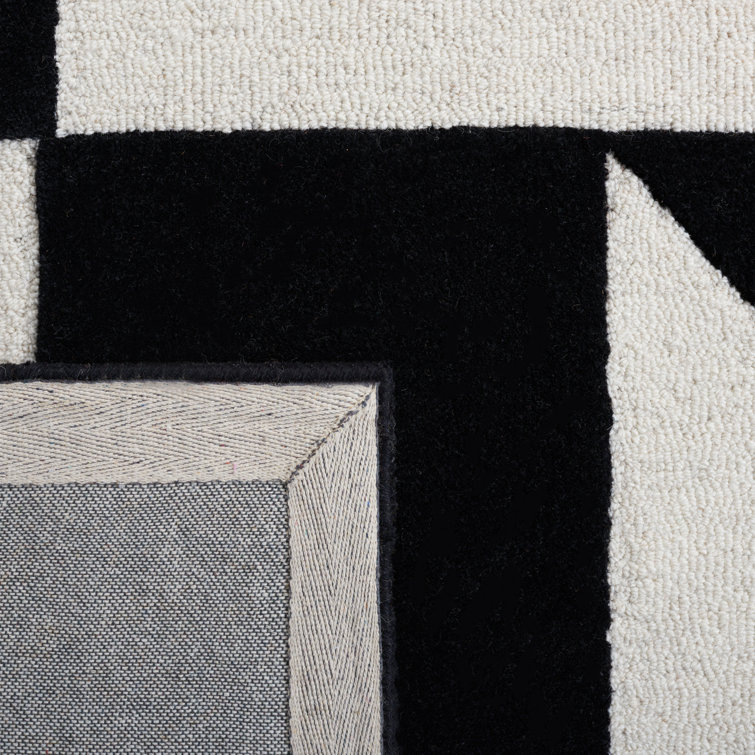 Rodeo Drive 5' x 8' Black and Rust Wool Geometric Rug