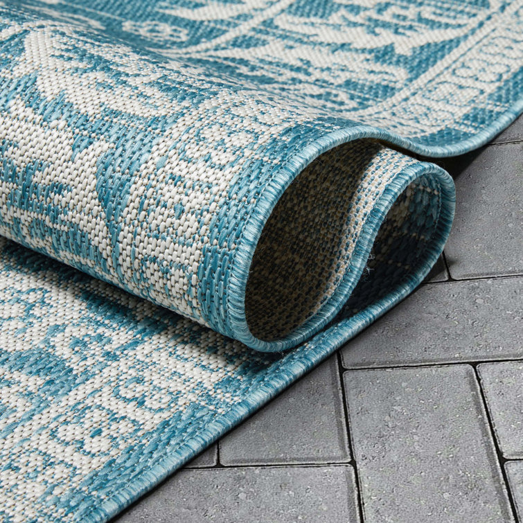 Lia Blue 5' x 7' Synthetic Oriental Area Rug