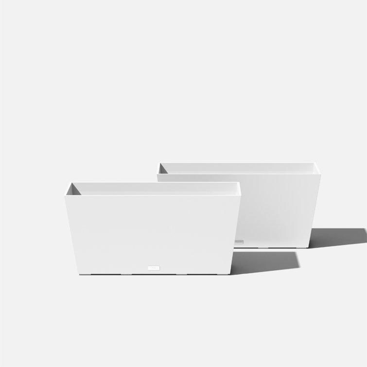 White 31" Recycled Plastic Indoor/Outdoor Planter Set