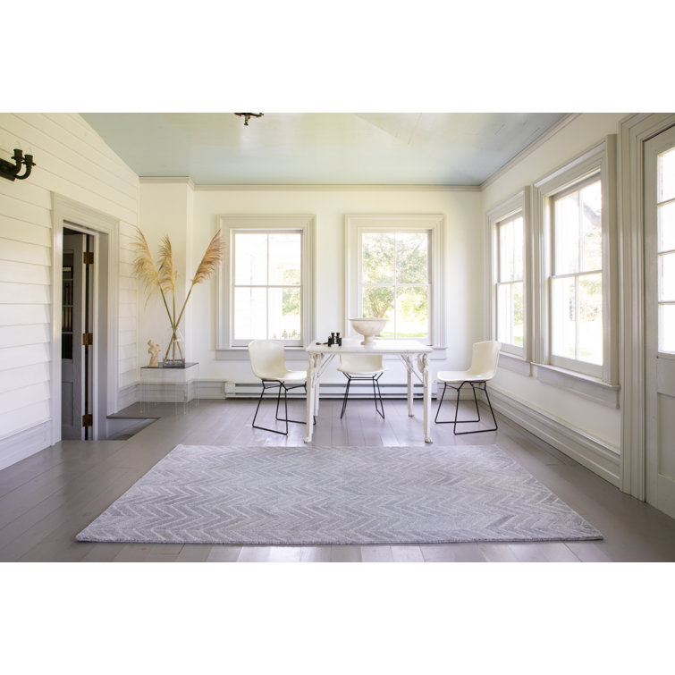 Subtle Herringbone Tufted Wool 5' x 8' Area Rug in Gray