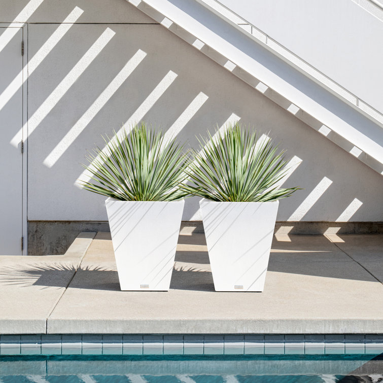 White Recycled Plastic Indoor/Outdoor Planter Set - 22 inch, 2 Pack