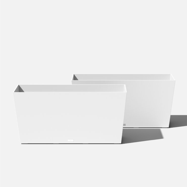 White 31" Recycled Plastic Indoor/Outdoor Planter Set