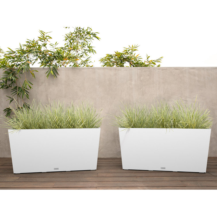 White 31" Recycled Plastic Indoor/Outdoor Planter Set