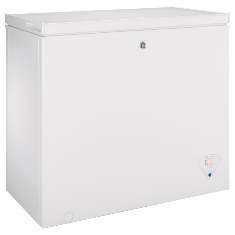 White 7.0 Cu. Ft. Manual Defrost Chest Freezer