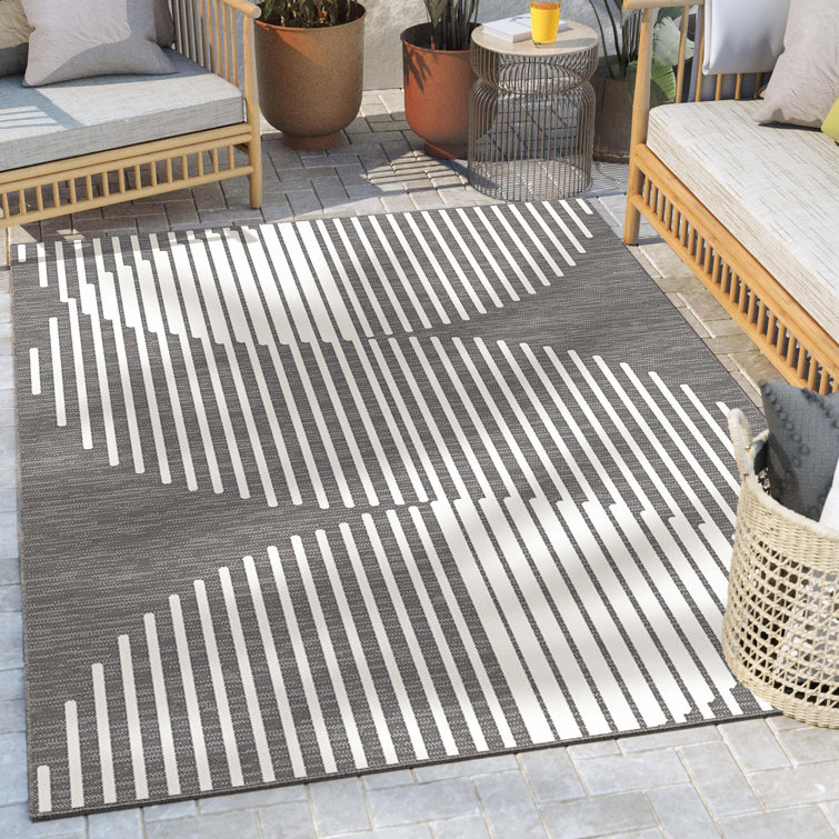 Alder Ivory and Grey 8' x 10' Easy-Care Synthetic Indoor/Outdoor Rug