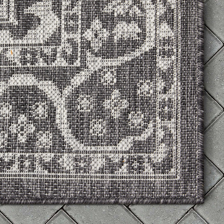 Lia Black Oriental 5'x7' Flat Woven Synthetic Reversible Rug