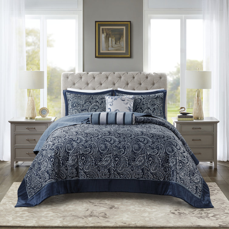 Aubrey 5 Piece Jacquard Bedspread Set with Throw Pillows