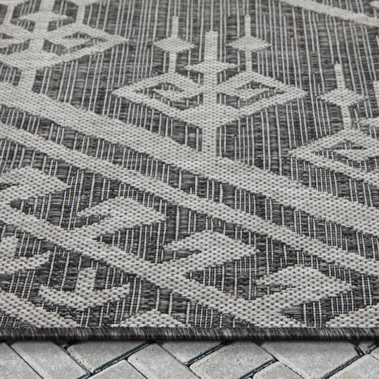 Cascade Tribal Diamond 8' x 10' Grey Synthetic Flat-Weave Rug