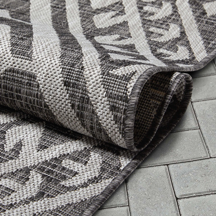 Cascade Tribal Diamond 8' x 10' Grey Synthetic Flat-Weave Rug