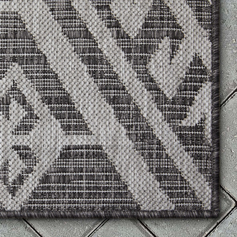 Cascade Tribal Diamond 8' x 10' Grey Synthetic Flat-Weave Rug