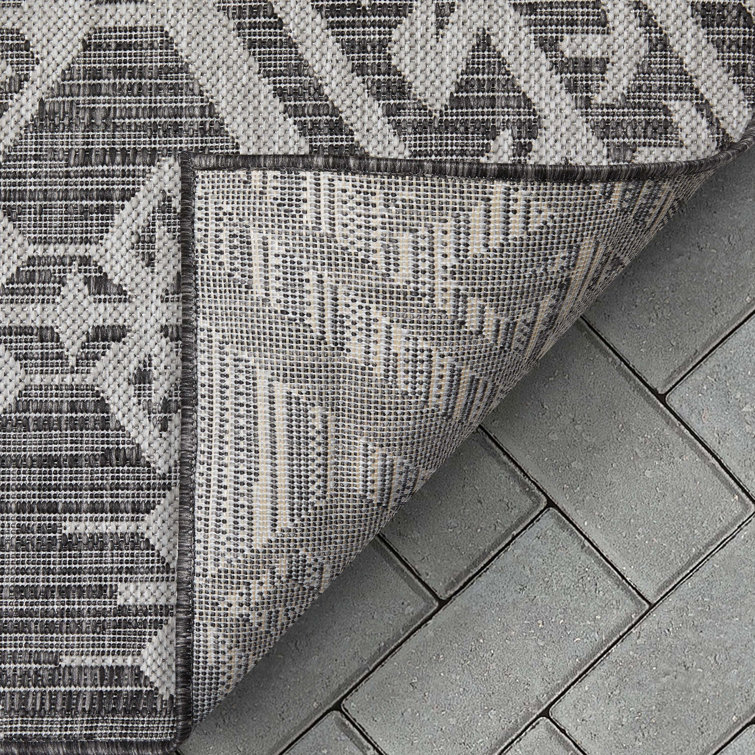 Cascade Tribal Diamond 8' x 10' Grey Synthetic Flat-Weave Rug