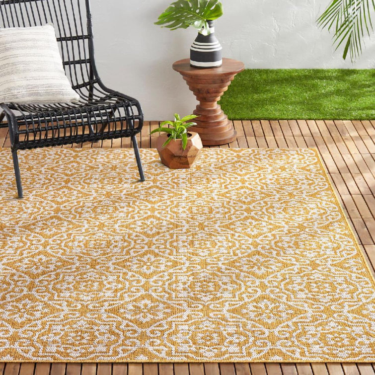 Yellow and White Geometric Synthetic 6' x 9' Rectangular Rug