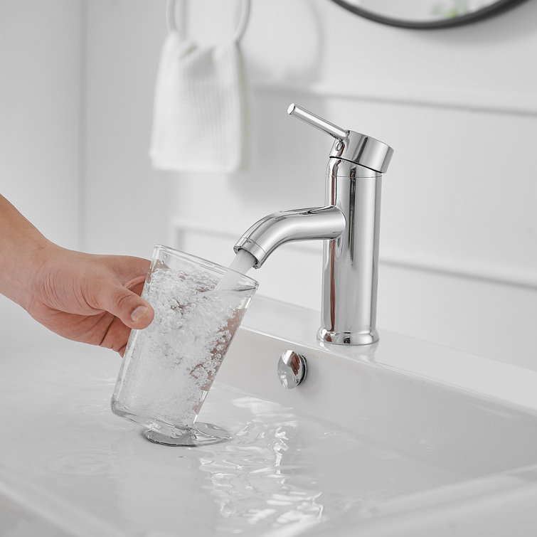 Polished Chrome Single-Handle Bathroom Faucet with Drain Assembly