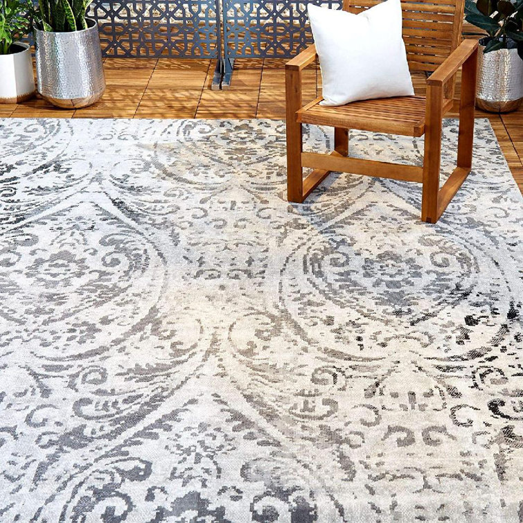 Ivory and Grey Paisley Indoor/Outdoor Area Rug