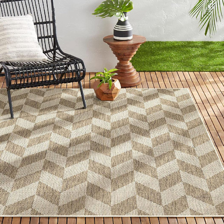 Brown and Beige Herringbone Indoor/Outdoor Area Rug 5'2" x 7'2"