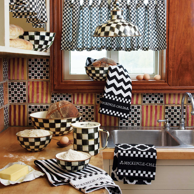 Black and White Checkered 7-Cup Enamel Measuring Cup