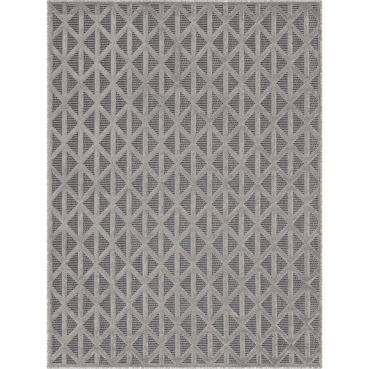 Sila Modern Geometric Gray 5'3" x 7'3" Synthetic Indoor/Outdoor Rug