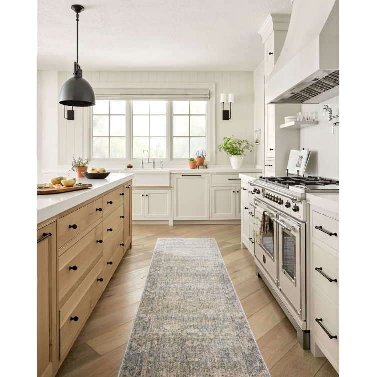 Traditional Sky/Beige Distressed Round Synthetic Area Rug, 5'3"