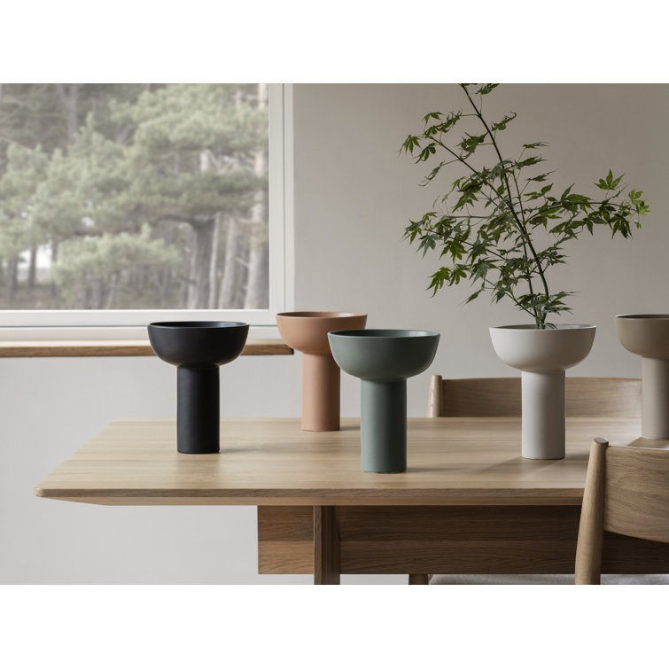 Miyabi Elegance 8.3'' Black Ceramic Ikebana Table Vase