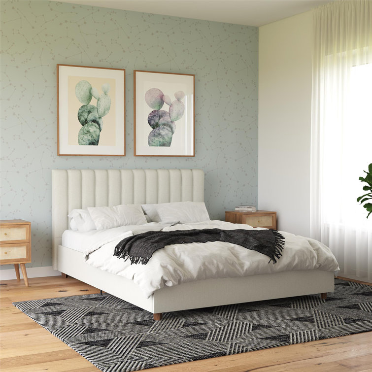 Elegant Queen Gray Linen Tufted Upholstered Bed with Wood Frame